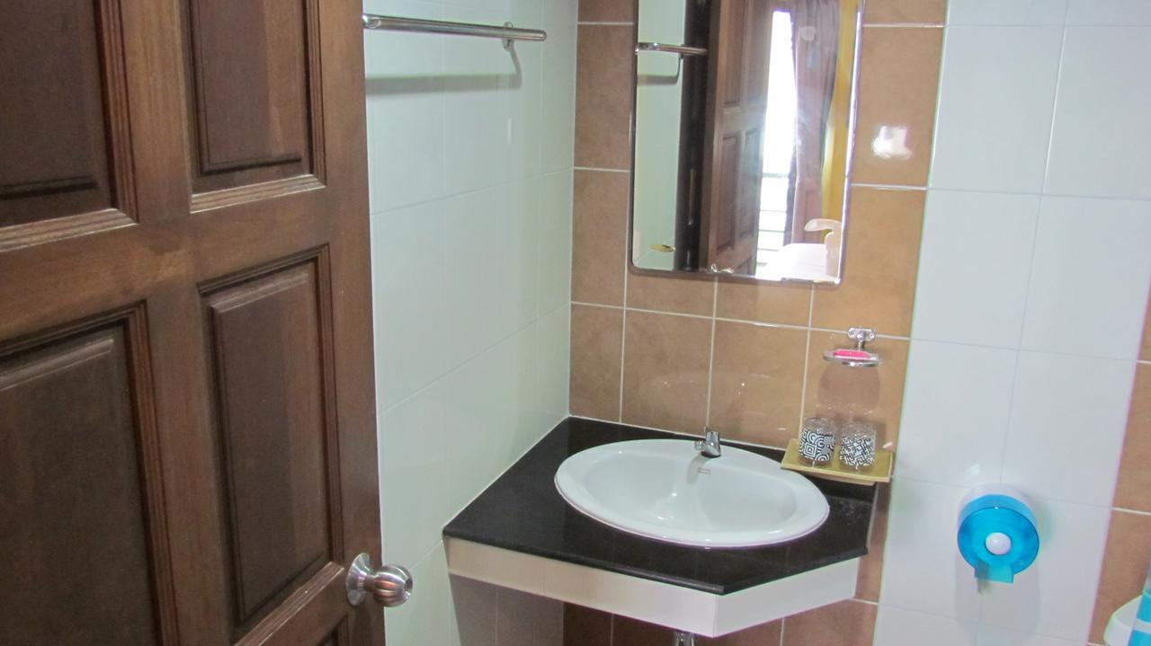 La Piccola Patong Otel Dış mekan fotoğraf