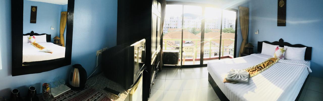 La Piccola Patong Otel Dış mekan fotoğraf